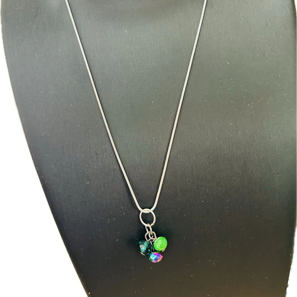 Elegant Multicolor Cluster BeadCharm Pendant Silverplated Fashion Necklace 18" - Picture 3 of 8